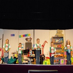 De Muzikantjes  0 - Toneelvereniging Plankenkoorts 
